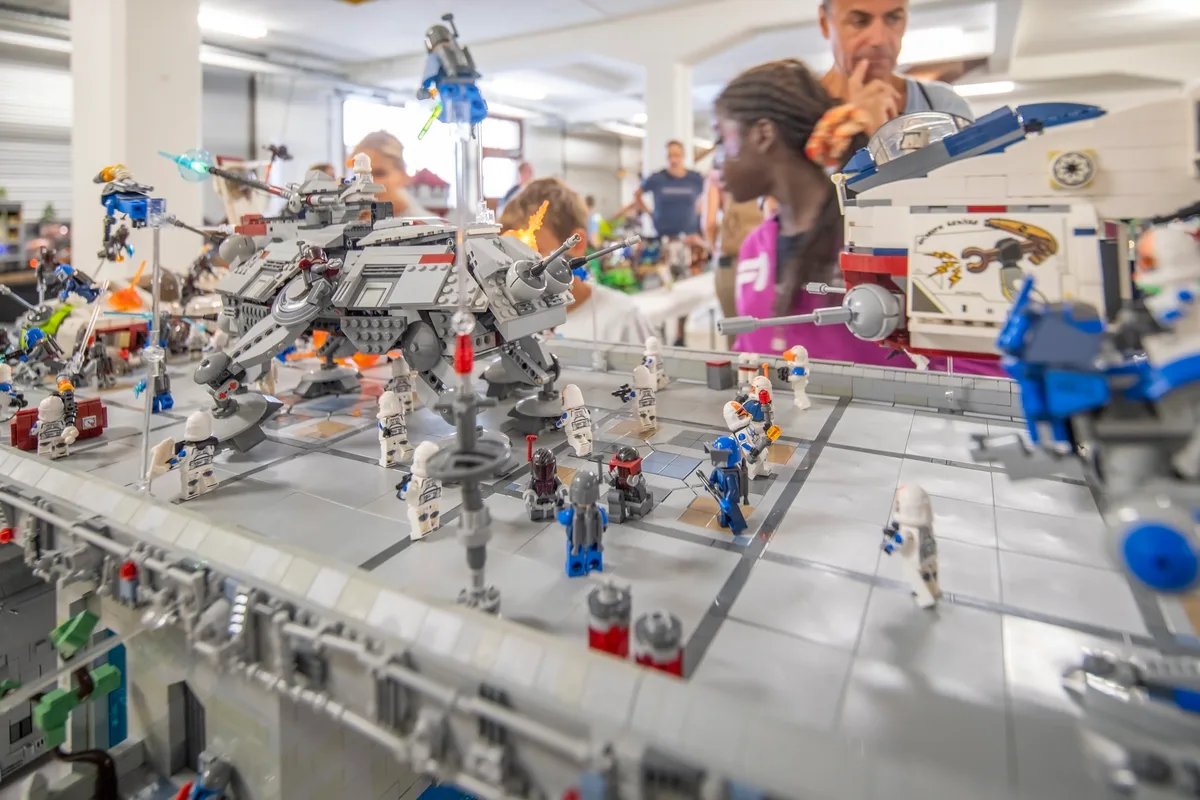Zum dritten Mal gastiert die Brixpo im Zeughausareal in Uster .